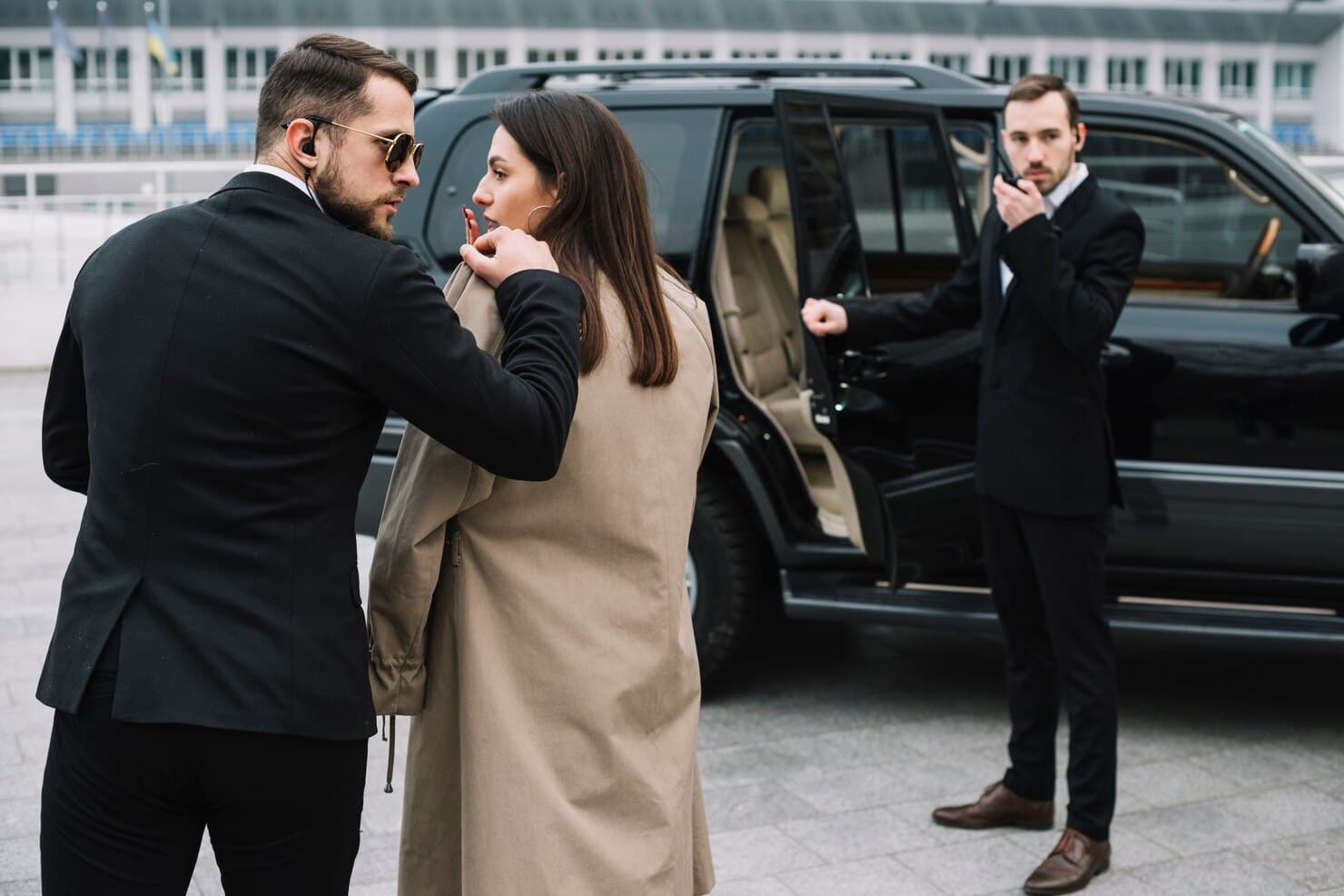 Operatore di Arcadia Company che coordina un servizio di travel security e risk management per personale aziendale all'estero