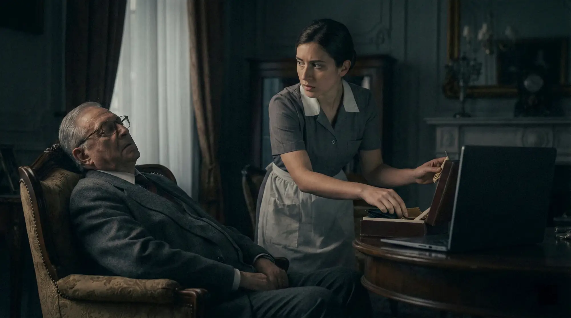 Collaboratrice domestica sospetta colta sul fatto in casa, servizio investigativo per controllo referenze e sicurezza anziani zona Milano Nord.